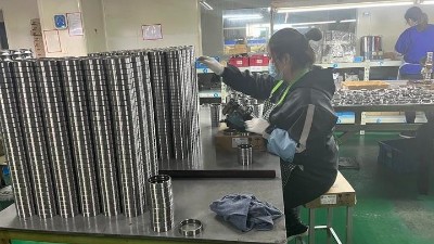角接觸球軸承C和AC通用嗎？性能區(qū)別有哪些？
